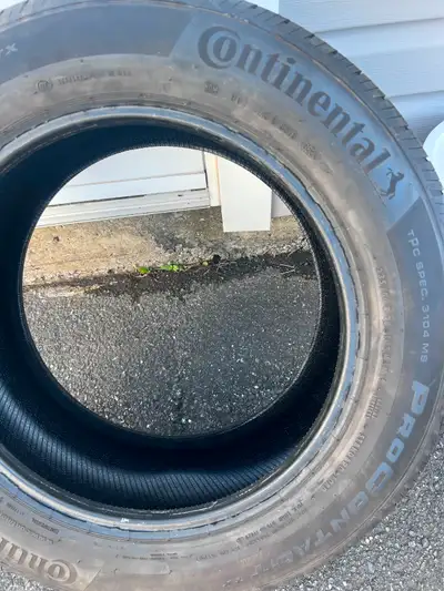 4 pneus Continental ProContact TX à vendre. Pneus en très bon état très peu de kilométrage.