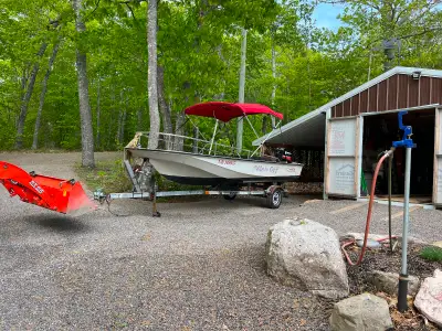 1987 Boston Whaler 15 Super Sport with 2005 Mercury 60 Hp 2 Stroke. The boat is very well maintained...