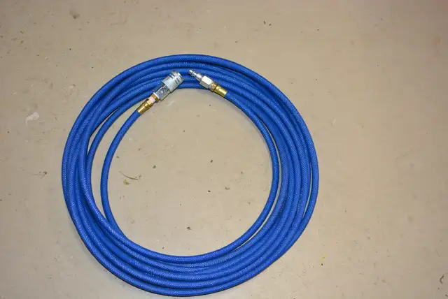 Like New 11 Gallon Portable Air Pig, 30’ Air Hose, & T Fitting in Other in Barrie - Image 5