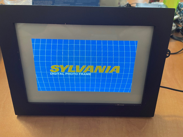 Sylvania 7" Inch Digital Photo Frame SDPF785 LED Panel in General Electronics in Dartmouth - Image 4