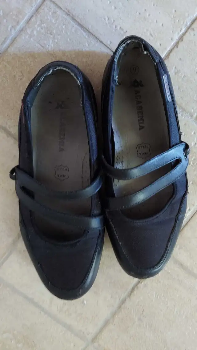 vêtements Collège Durocher in Women's - Shoes in Longueuil / South Shore - Image 2