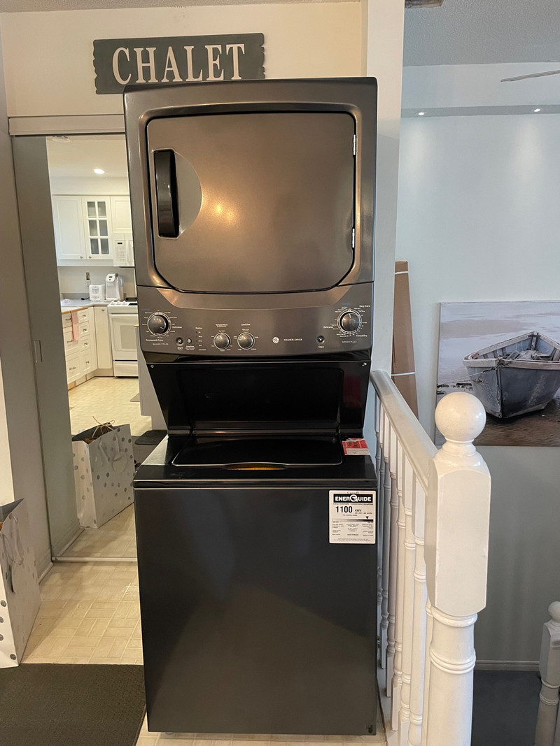 WASHER DRYER, only used 3 times, all hoses Washers & Dryers Muskoka