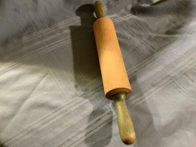 Vintage Wood Rolling Pin with Green Handles in Arts & Collectibles in Belleville - Image 3