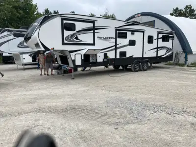 2022 Grand Design 36’ 10” length Reflection 311 BHS 5th wheel with 4 slideouts Exterior & Outdoor Fe...