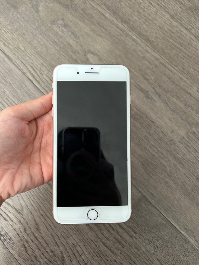 GENTLY USED ROSE GOLD IPHONE 8 Plus  in Cell Phones in Markham / York Region - Image 2