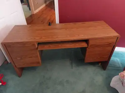 This sturdy, classic wooden office computer desk features a convenient pull-out keyboard tray and pl...