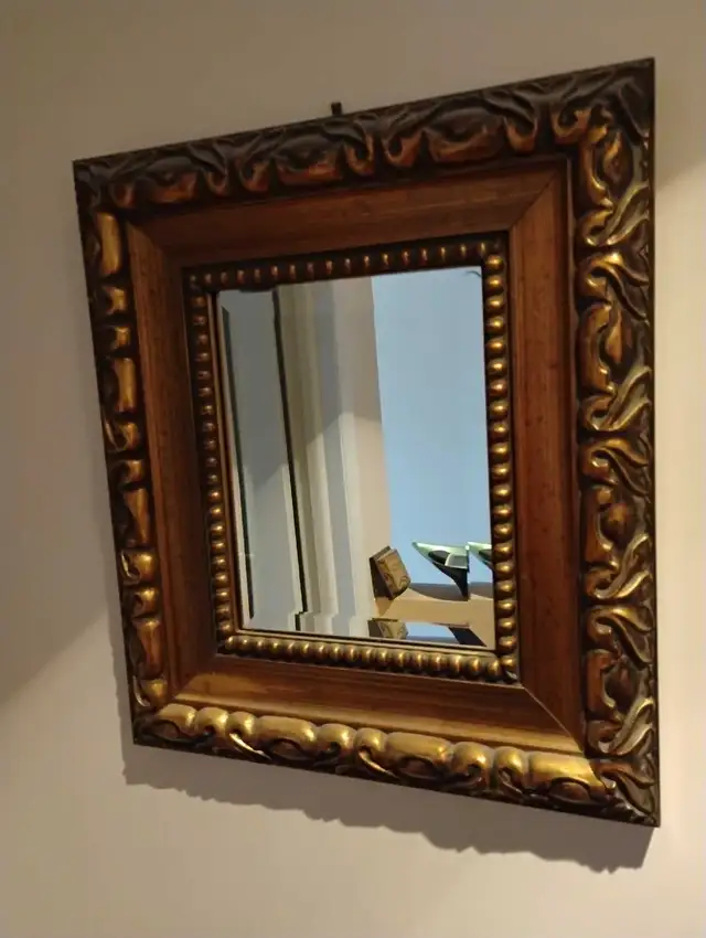 Wall decorative mirror in Home Décor & Accents in Ottawa - Image 2