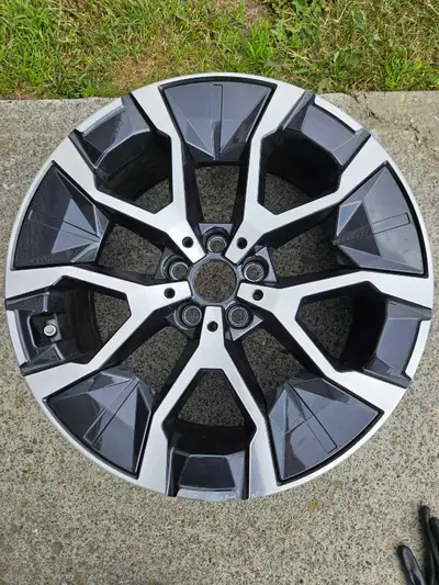 4 belles roues mags 19 po. de BMW couleurs chrome & noir lustré avec capteurs d'air ayant parcourues...