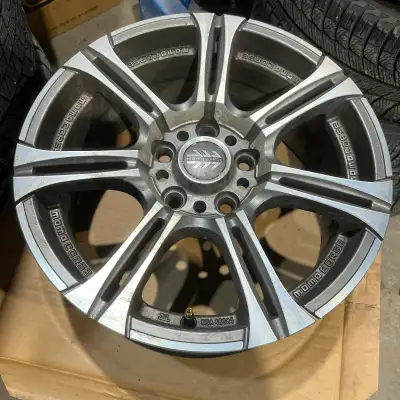 Set of four MOMO aluminum alloy rims 5x112 bolt pattern. Fits Volkswagen Jetta, Golf, e-Golf, Rabbit...