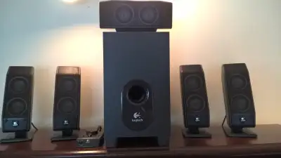 6 piece Surround Sound Speaker Set with Subwoofer $140 Wired control centre Matrix mode Total peak p...