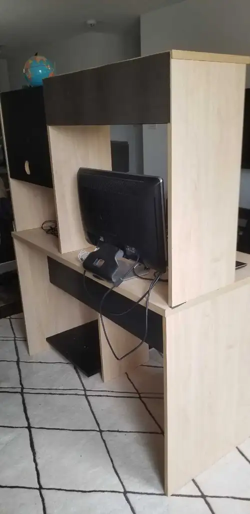 Hello, I am selling my computer desk that includes: hp screen includes speakers, hp keyboard, camera...