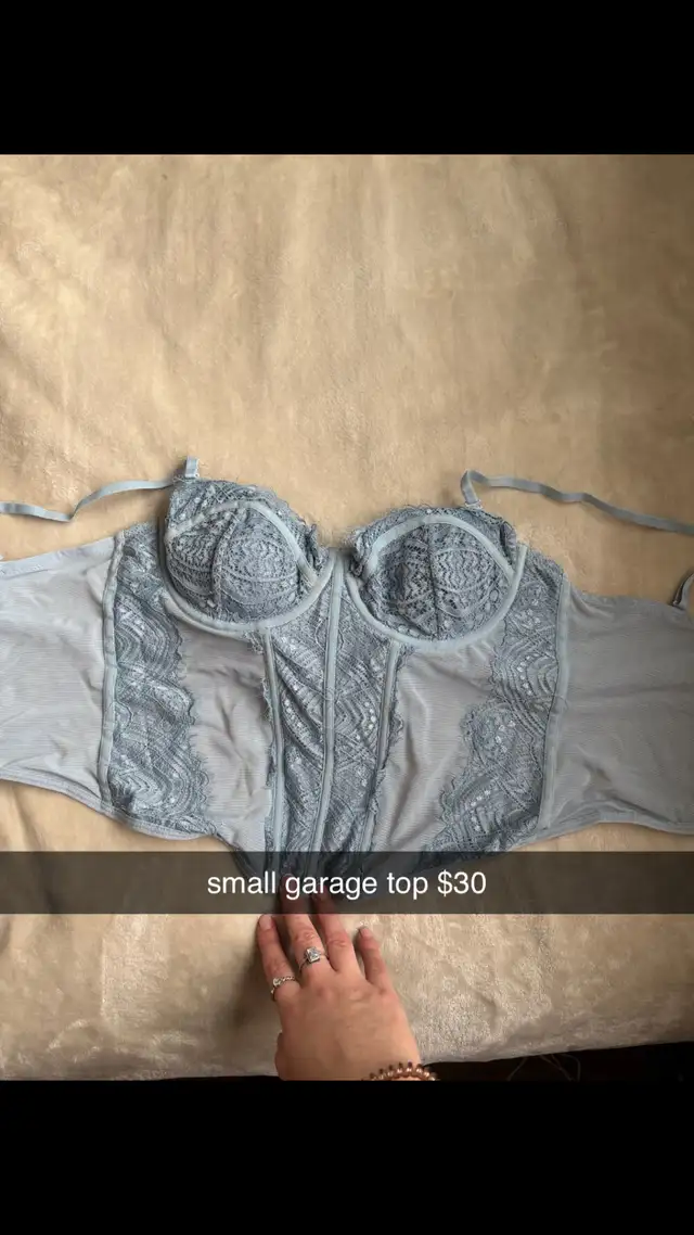clothing haul  in Multi-item in Kingston - Image 6
