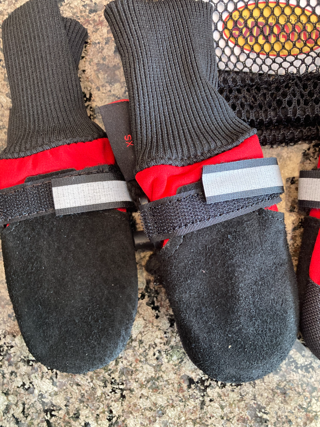 Muttluks Fleece Lined Dog Boots in Accessories in Owen Sound - Image 3