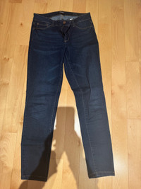 Women’s skinny blue jeans (Size 6/8)