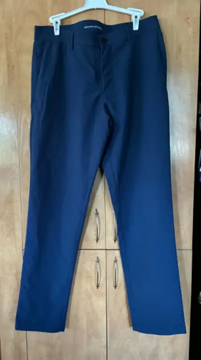 VÊTEMENTS HOMMES (32+34, medium+large) 5 à 20$ ch DISPO LONGUEUI, View more