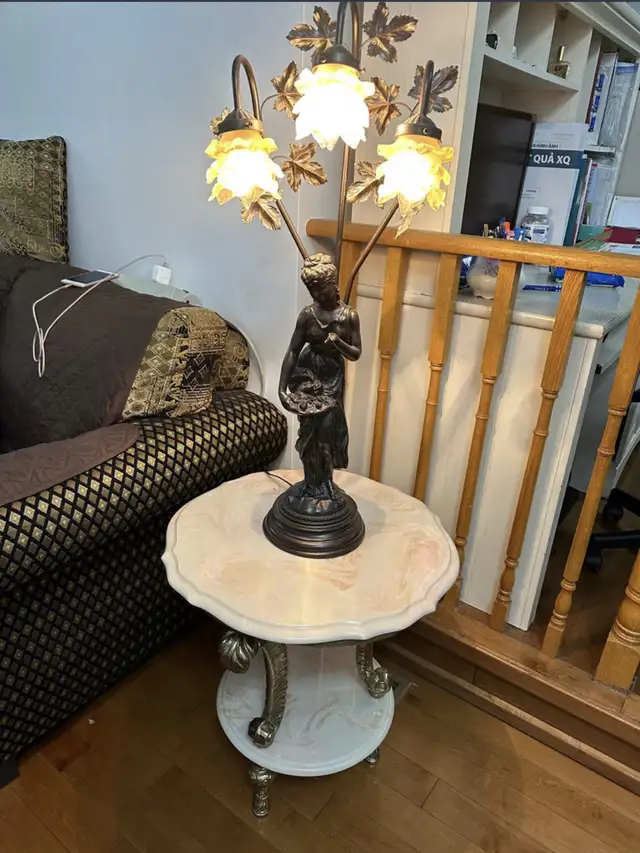 Antique table Lamp in Indoor Lighting & Fans in Hamilton - Image 2