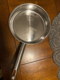 Frying pan with glass lid 