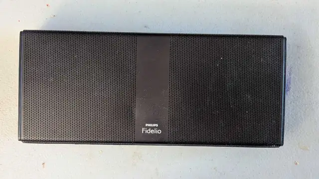 Philips Fidelio P8BLK/37 Bluetooth Portable Speaker (Black) in Speakers in Oshawa / Durham Region - Image 2