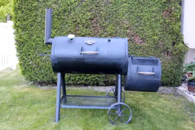 Oklahoma Joe's Barbecue smoker - Salmon Arm, View more