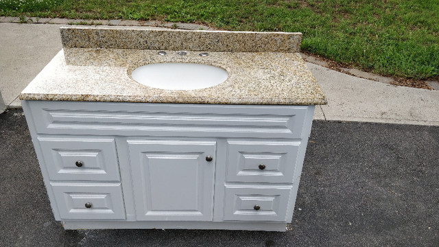 Used 49in x 22in granite vanity top + undermount sink, with base in Plumbing, Sinks, Toilets & Showers in Mississauga / Peel Region