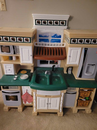 *Like-New Condition*  Playtime kitchen