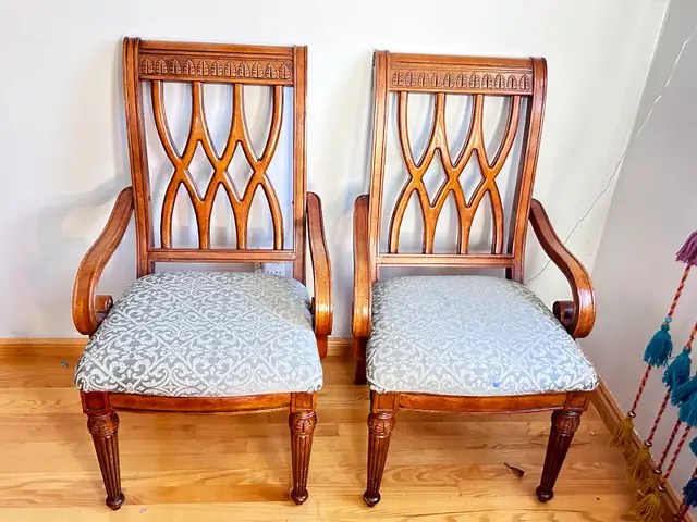 Vintage Solid Wood Dining Set | 10 Chairs in Dining Tables & Sets in City of Toronto - Image 6