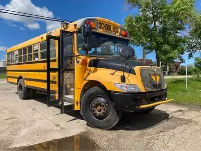 2011 C 34PASSENGER BUS MAXX FORCE v8/6.4L Active runs great
