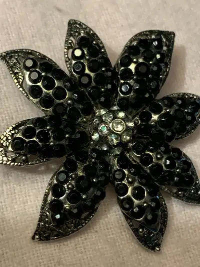 Beautiful vintage Brooch, View more