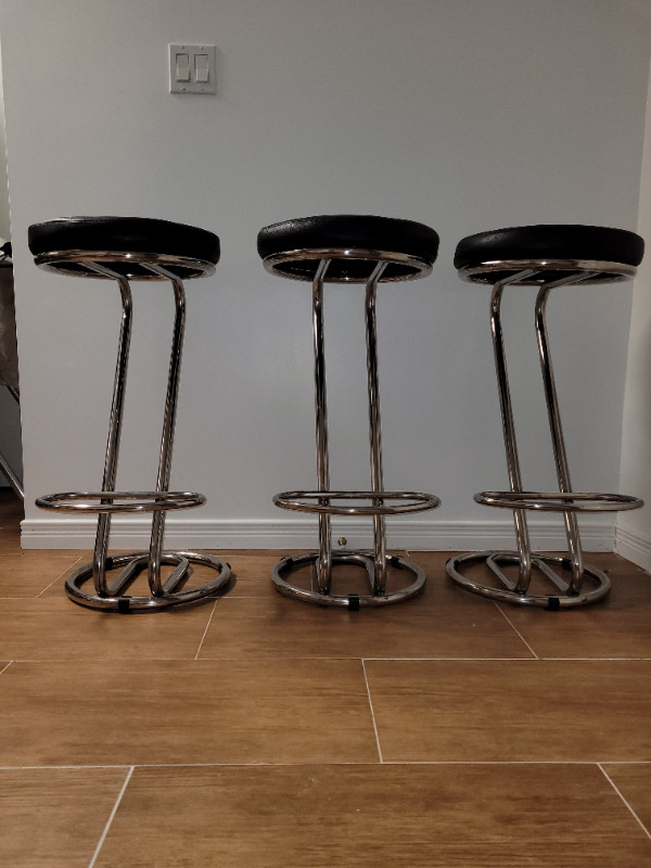 VINTAGE MCM/ART DECO BAUHAUS BLACK LEATHER CHROME BAR STOOLS in Arts & Collectibles in City of Toronto - Image 3
