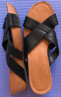 Brand new Aérosoles sandals