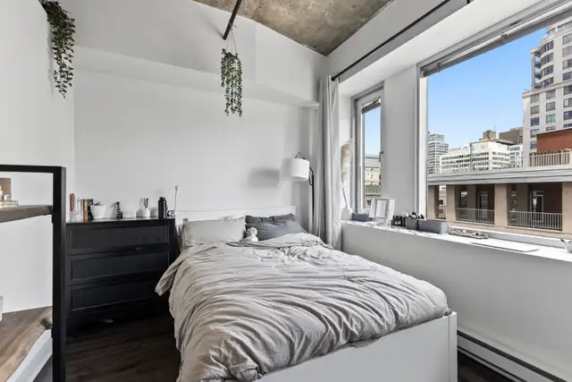 Upscale furnished rental in unbeatable location in Room Rentals & Roommates in City of Montréal - Image 26