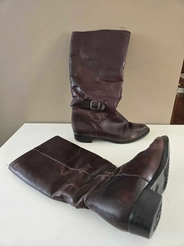 Leather Winter Boots Sizes Women's 8 8.5 9 in Women's - Shoes in City of Toronto - Image 3