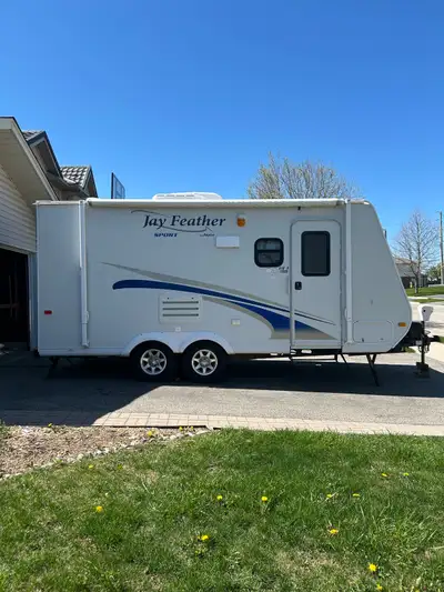 Rare 3 queen bed model. Newer tires, power jack, full bathroom, a/c, furnace, stereo, fridge/freezer...