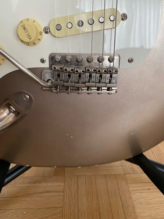 MJT Strat Mark Jenny Nitro Relics LEFTY in Guitars in City of Montréal - Image 10