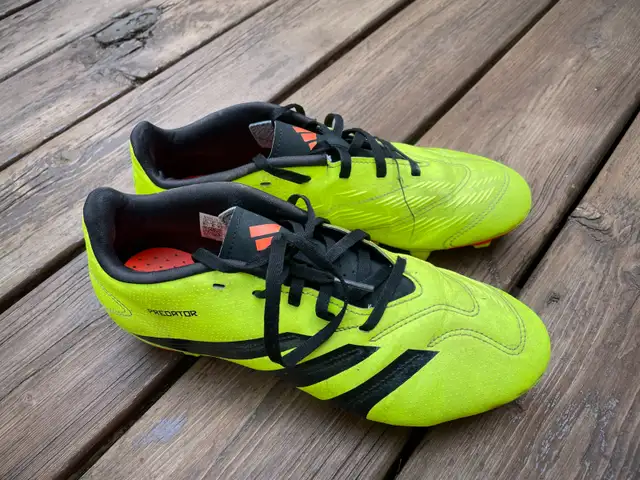 Adidas Predator soccer cleats US size 8.5 (adult) in Soccer in City of Toronto - Image 3