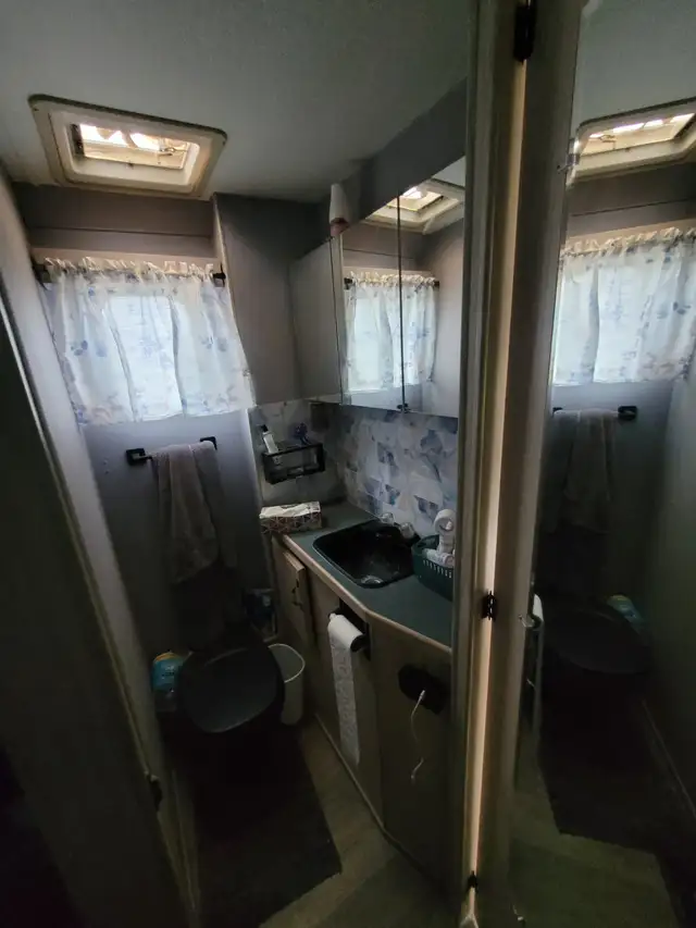 ---- SOLD ---- 30' C Class Oakland Ford E-350 motorhome in RVs & Motorhomes in Calgary - Image 9