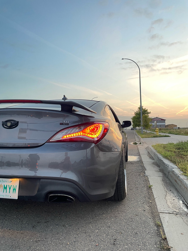 2016 Hyundai Genesis Coupe 3.8 R-Spec in Cars & Trucks in Regina - Image 2