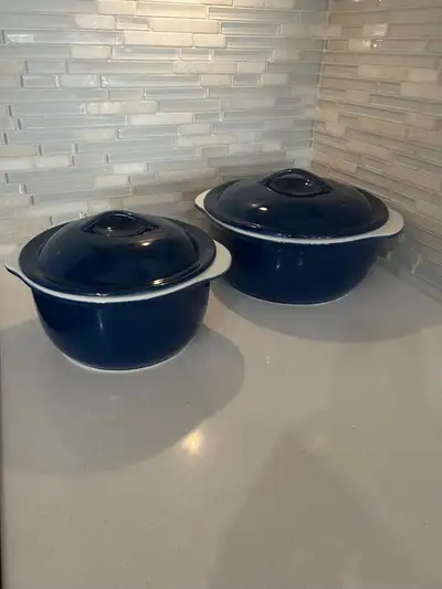 Like new corelle cookware No chips , barely used . Just have too many baking/cooking dishes . Pick u...