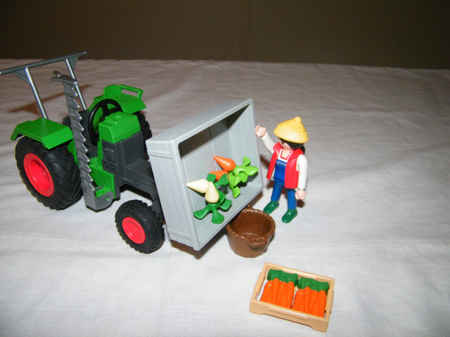 Playmobil tracteur de ferme avec bac dans Jouets et jeux  à Laval/Rive Nord - Image 4