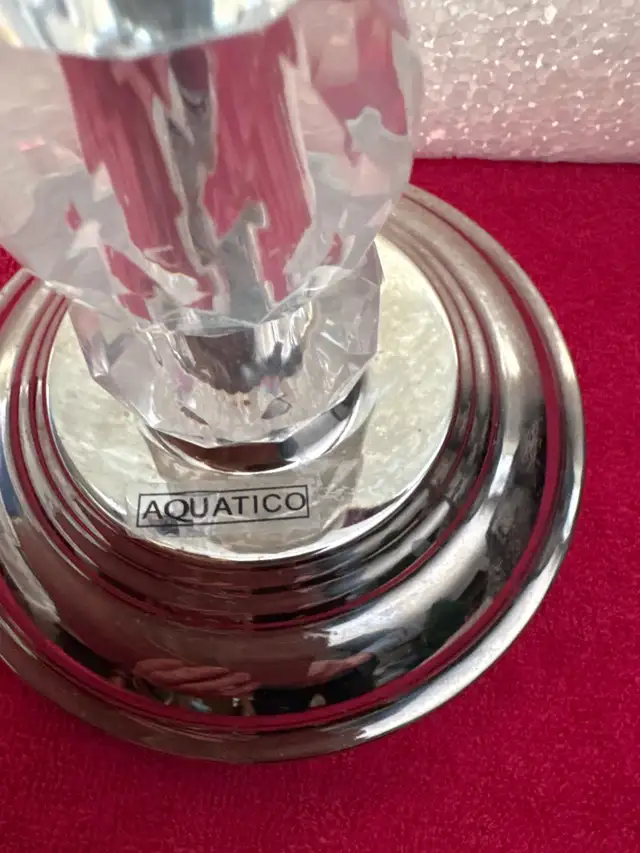 Aquatico magnified 2  sided Mirror like new in Home Décor & Accents in Calgary - Image 3