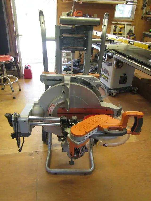 RIGID – 12 inch Sliding Compound Miter Saw/Utility Vehicle in Power Tools in Muskoka - Image 9