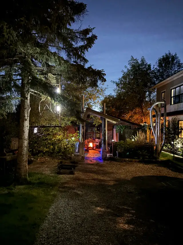 Rent during Stampede- The Cave in Alberta in Canada - Image 3