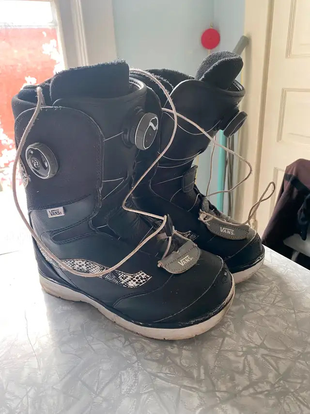 Vans Snowboard boots in Snowboard in Cambridge - Image 2
