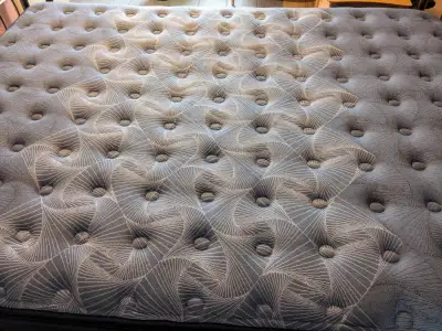 MATELAS SERTA QUEEN 60''X80'' OU 152 CM X 201 CM, View more