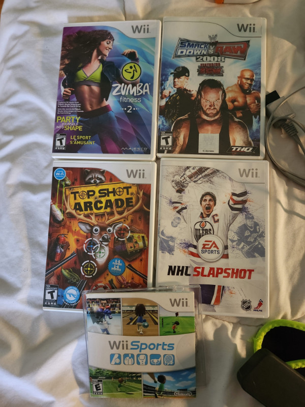 WII avec 5 jeux et accessoires dans Nintendo Wii  à Longueuil/Rive Sud - Image 2