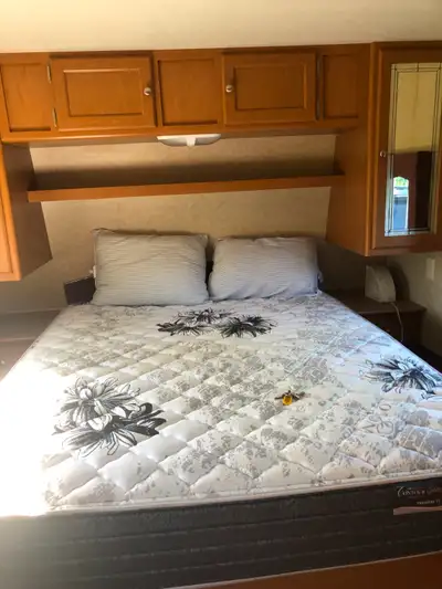 2005 27feet, 5100lb with owner manual. Turn key and ready to go for the summer ,very clean RV, NO WA...