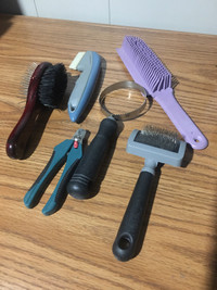 Pet grooming accessories 