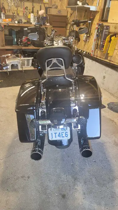 This is a 2019 Road King with only 8,000 Miles. Clean bike, one previous owner. Has 475 cam, Kromewe...