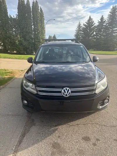 KM: 208,000 2014 Volkswagen Tiguan 2.0T Turbo, 6-speed MANUAL transmission, FWD. Cloth interior with...