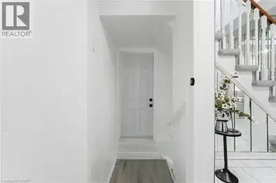 Looking for affordable student accommodation near Sheridan College? A single room is available in a...